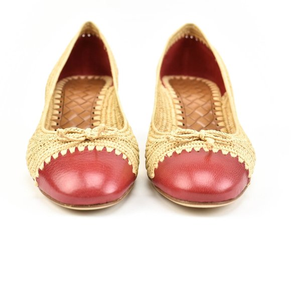 BOTTEGA VENETA: Red, Leather & Raffia Kitten Heels/Pumps - Picture 5 of 10
